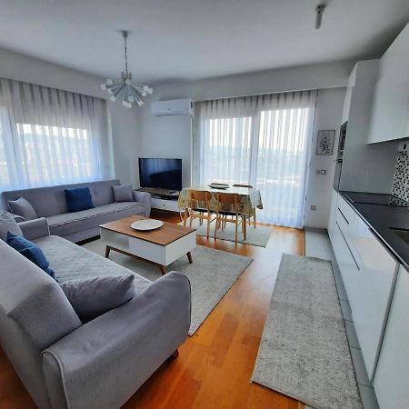 Luxury Sky View Apartment Pristina Kültér fotó